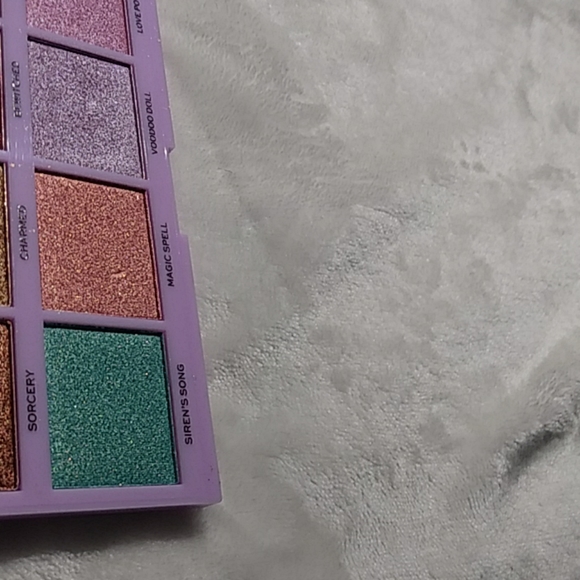 ULTA REVOLUTION UNDER YOUR SPELL EYESHADOW PALETTE - Picture 7 of 8